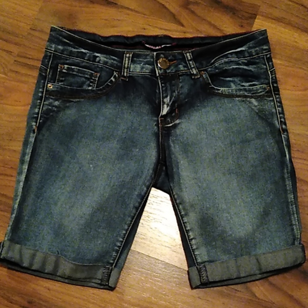 V.I.P. JEAN SHORTS